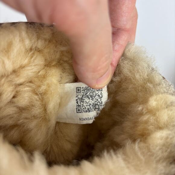 UGG Classic Short Boots Shearling Brown US 7 Y2K pull on - Picture 11 of 11